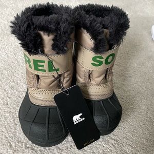SOREL Snow Boots Size 4